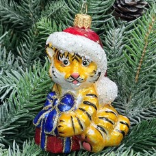 Стеклянная елочная игрушка Тигр с подарком